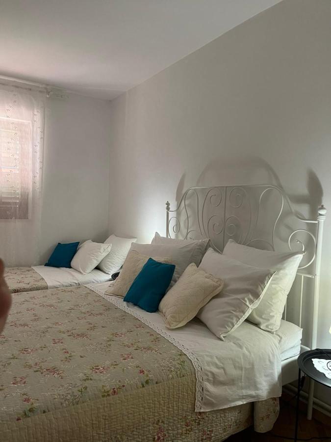 Apartment With Swimming Pool 耶尔萨 外观 照片
