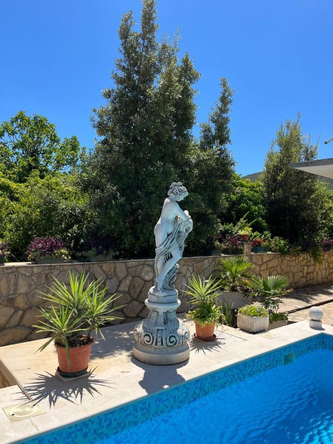 Apartment With Swimming Pool 耶尔萨 外观 照片